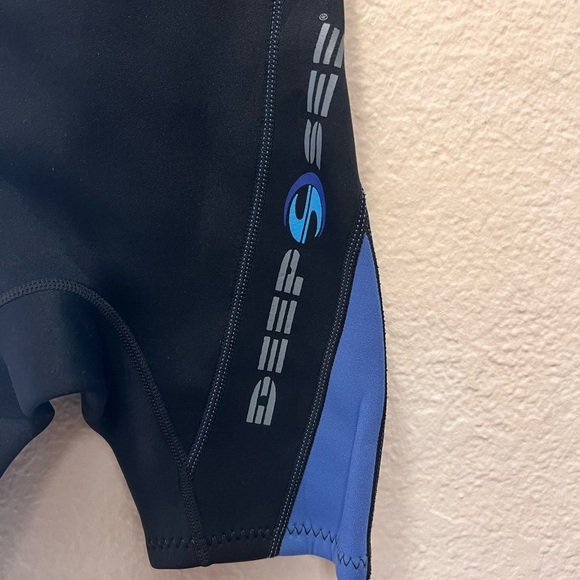 Deep sea scuba wet suit kids size medium - Picture 2 of 4